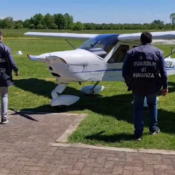 Sequestrati dalla Finanza 17 aeromobili per un controvalore di oltre 10 milioni di euro