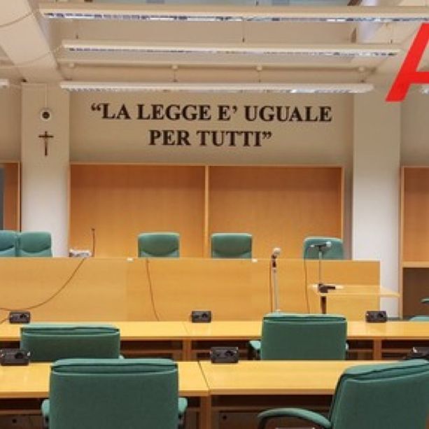 Sentenza letta prima di sentire la difesa: condannato a 7 anni padre accusato di violenza sessuale sulla figlia minore
