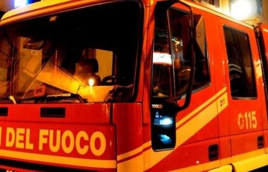 Nizza Monferrato: intervento dei vigili del fuoco per alcuni cassonetti in fiamme in via Rosselli