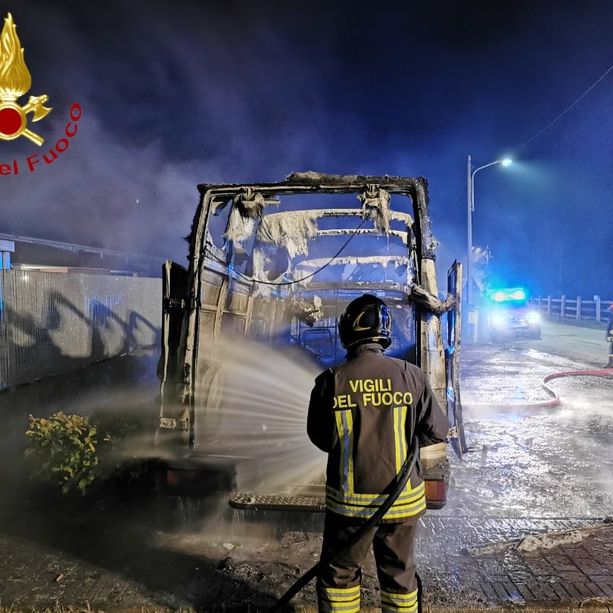 Grana: furgone distrutto da un incendio sviluppatosi intorno alle 21