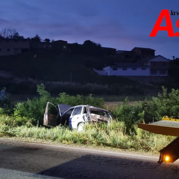 ++ ARTICOLO AGGIORNATO ++ Agliano: si cercano in un campo i passeggeri di un'auto uscita di strada