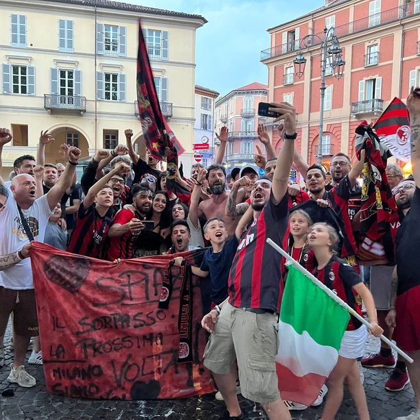 L'Asti rossonera è scesa in piazza per festeggiare il diciannovesimo scudetto [VIDEO]