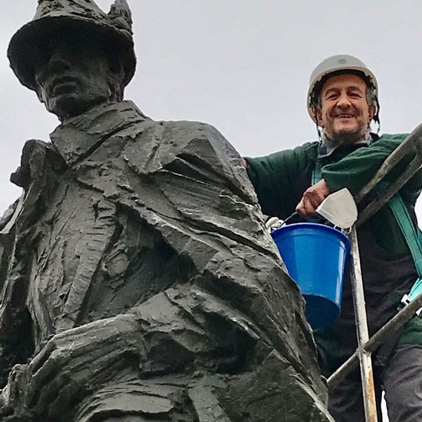 Alpini di Asti in lutto per l'improvvisa scomparsa di Beppe Conti, morto ieri sera in un incidente agricolo