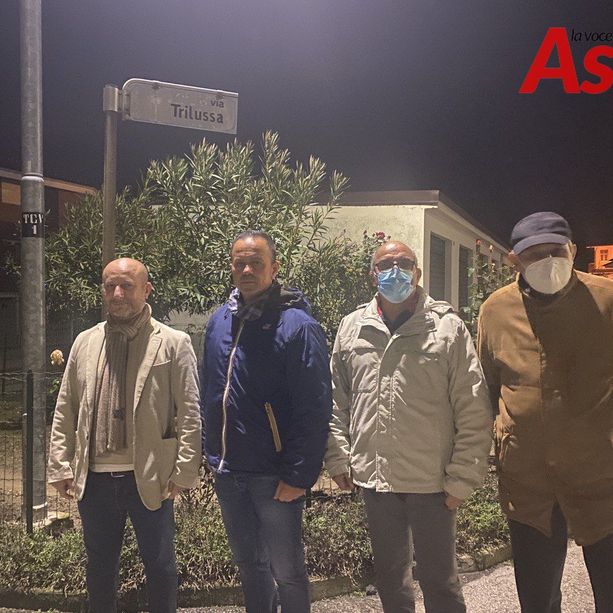 Timore a San Fedele dopo gli incendi auto della scorsa settimana. Il Comitato: &quot;Di notte ci sono anche le corse, vogliamo sicurezza&quot;