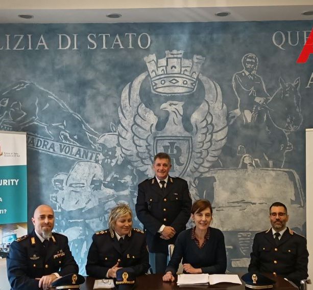 Arriva ad Asti il truck di educazione alla legalità &quot;Una vita da social&quot; per aumentare la consapevolezza della rete