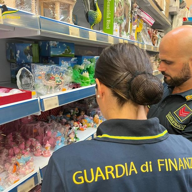 La Guardia di finanza sequestra più di 3mila prodotti non a norma tra Asti, Nizza, Canelli e Montegrosso [VIDEO]