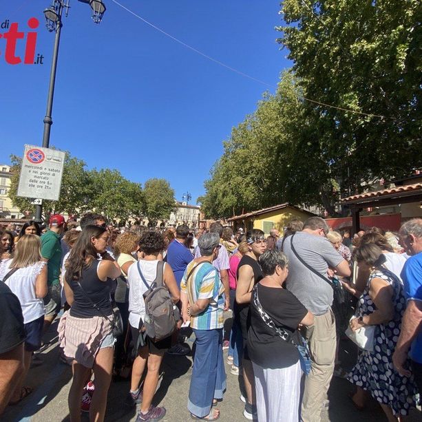 I &quot;contadini&quot; sfilano tra due ali di folla lungo tutto il percorso. Partecipatissime le Sagre 2022 [VIDEO]
