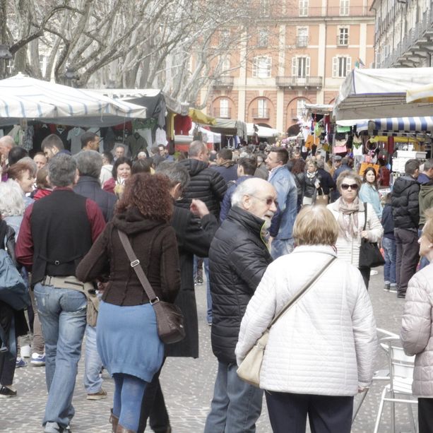 Asti torna a colorarsi con la Fiera di Primavera. Fino al tramonto 300 bancarelle