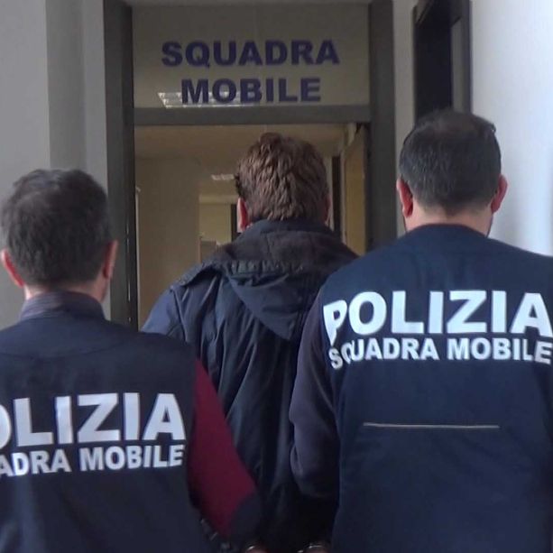 Arrestato per rapina il diciassettenne già responsabile di svariati roghi d’auto