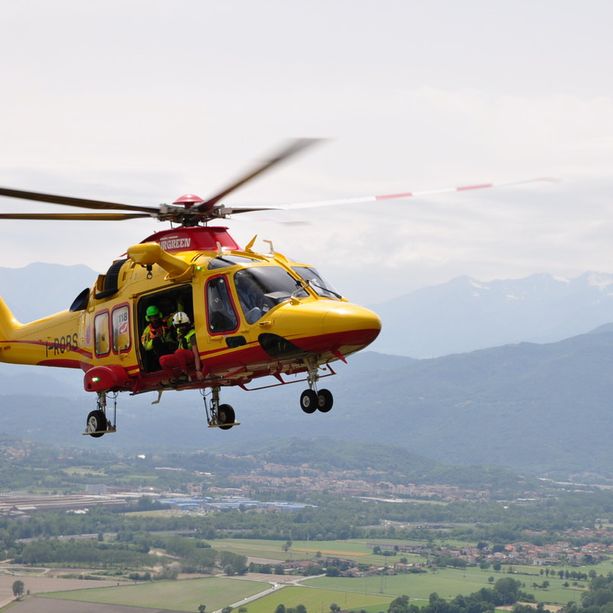 Grave incidente stradale a Dusino San Michele: auto esce di strada e si capovolge