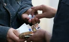 Progetto &quot;Scuole sicure&quot;: l'infallibile fiuto del cane poliziotto Oka fa scattare l'operazione antidroga &quot;Ramo secco&quot;