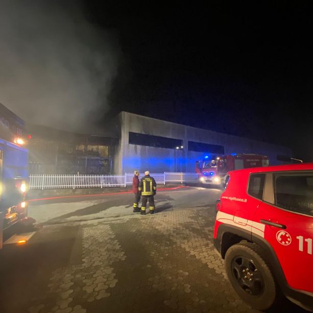 A Castello d'Annone brucia la Ridap in zona industriale [FOTO E VIDEO]