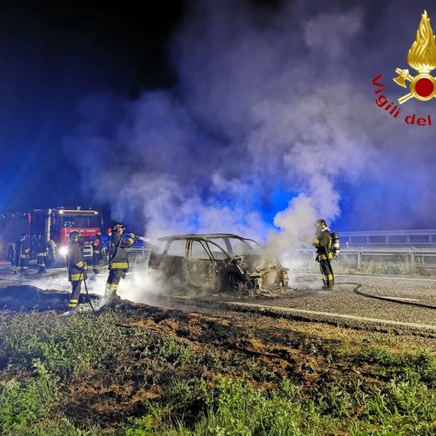 Ancora un incendio auto in autostrada, nessun ferito