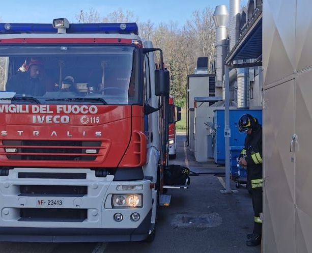 Incendio alla Vernay Italia di Rilate: due persone intossicate dai fumi