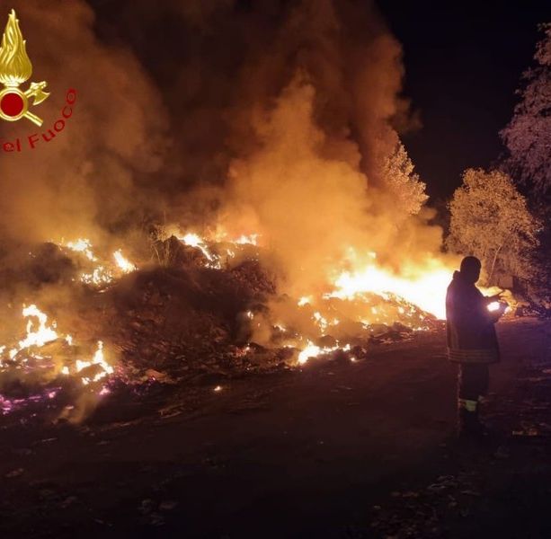 &quot;L'appello alla Lamorgese per il campo nomadi? Come chiamare i vigili del fuoco per spegnere le sigarette nel posacenere...&quot;