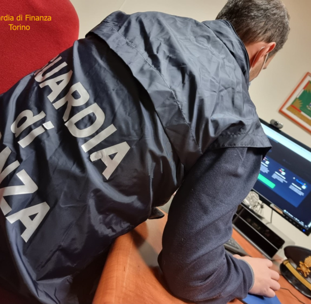 Maxi frode all'Iva, soldi trasferiti in Cina: la Guardia di Finanza sequestra 25 milioni di euro, 2 arresti