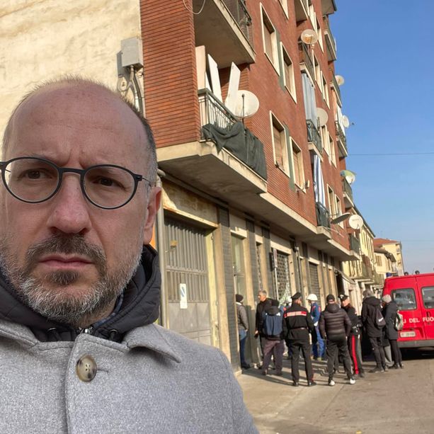 In corso Casale un'operazione di identificazione degli abitanti del condominio occupato abusivamente