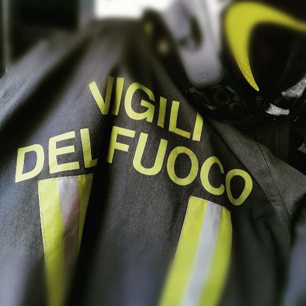 Incendio in un appartamento di via Badalin: sul posto vigili del fuoco, ambulanze, polizia locale