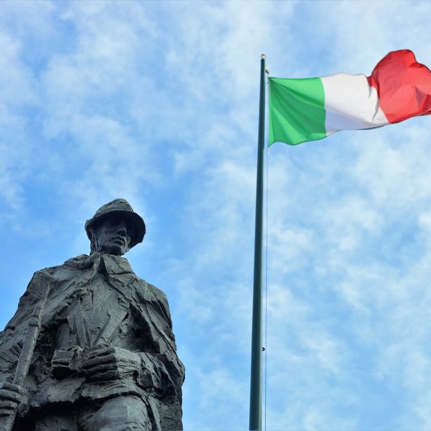 Asti: è il giorno della sfilata alpina per le vie del centro cittadino
