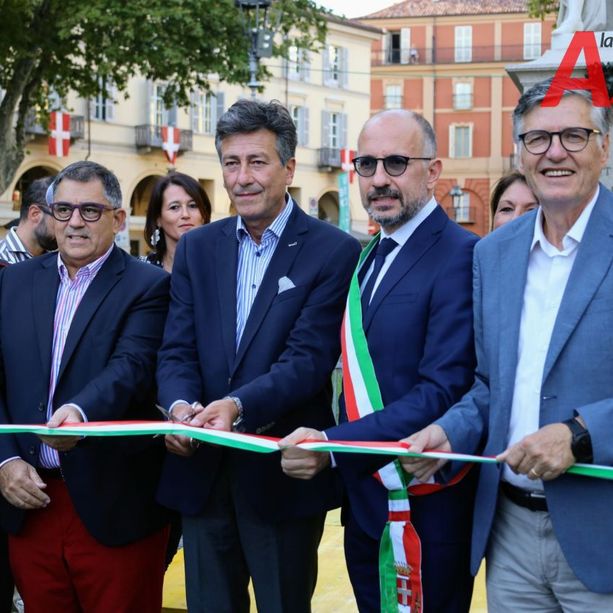 Inaugurato il Festival delle Sagre in piazza Alfieri. Rasero: &quot;Era doveroso ripartire. Torneremo presto ai numeri di un tempo, ma quest'anno nulla era scontato&quot; (FOTO E VIDEO)