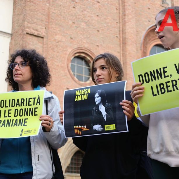 Asti in piazza per ricordare Mahsa Amini ed esprimere solidarietà alle donne iraniane