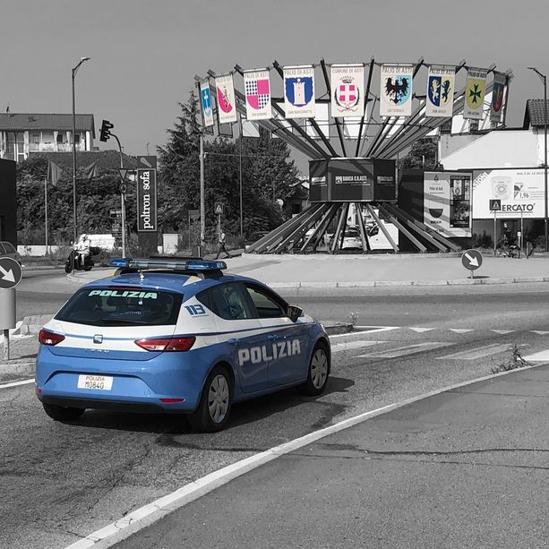 Nomade 18enne con precedenti penali, ruba borsa in un distributore. Arrestato dalla polizia