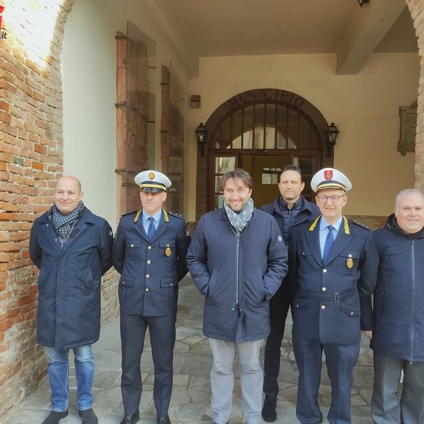 &quot;Non usate i cellulari quando guidate&quot;: monito della polizia locale di Nizza Monferrato per la festa di San Sebastiano