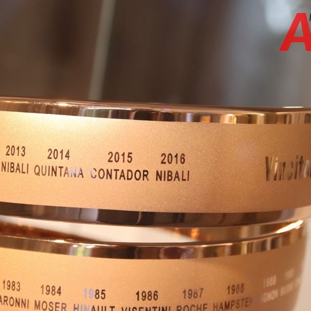 Ad Asti è arrivato il Trofeo &quot;Senza fine&quot; per attendere il Giro d'Italia. Si potrà vedere fino a lunedì a Palazzo Mazzetti [FOTO]