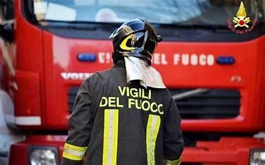 Dichiarato inabitabile e inagibile il seminterrato-dormitorio bruciato in via Micca