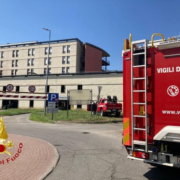 Disabile cade e si incastra tra i sedili dell'auto. Necessario intervento dei vigili del fuoco