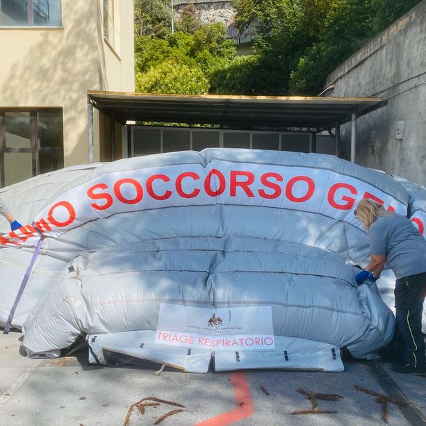 Smontata la tenda pre triage del San Martino allestita per l'emergenza Coronavirus