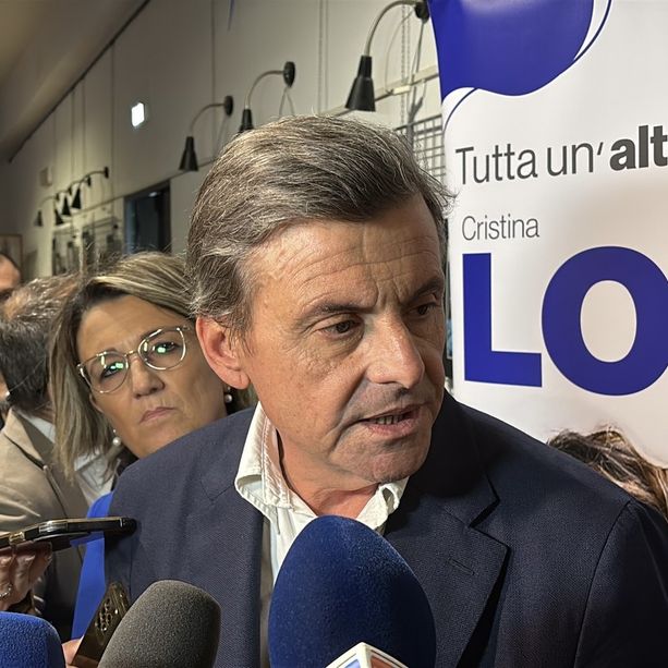 Genova prova l’esperimento ‘campo largo’ attorno a Salis, ma da Roma arriva lo schiaffo di Calenda: “L’unico modo per avere a che fare con il M5S è cancellarlo”