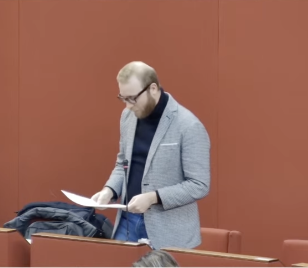 Omofobia, letta in Consiglio Comunale la lettera di denuncia scritta dal giovane aggredito: &quot;Non mi sento mai libero di essere me stesso&quot;