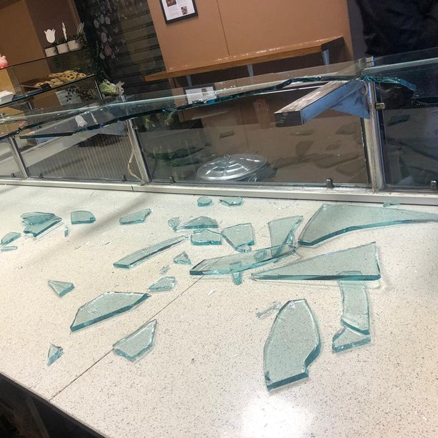 Sestri Ponente, panificio Simonitti attaccato dai vandali: “Un atto intimidatorio”