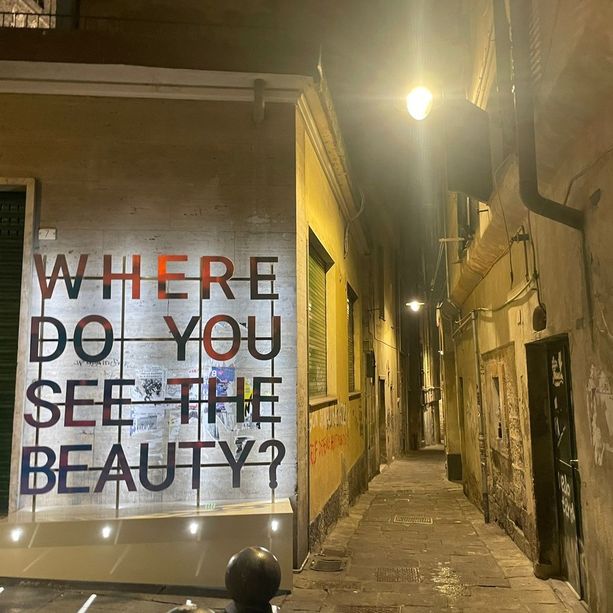 Nuova e scenografica illuminazione in due piazze del centro storico di Genova