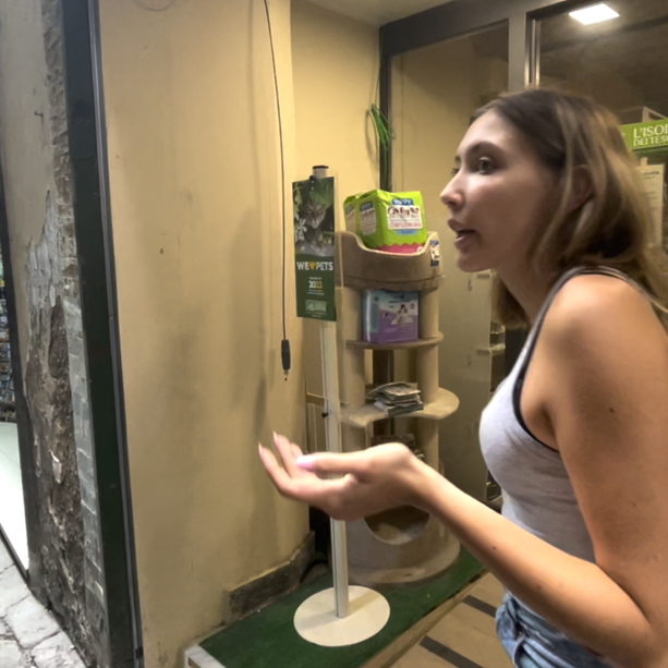 Aggressione in via San Luca, la testimonianza: “Chiedevo aiuto ma nessuno si è fatto avanti” (Video)