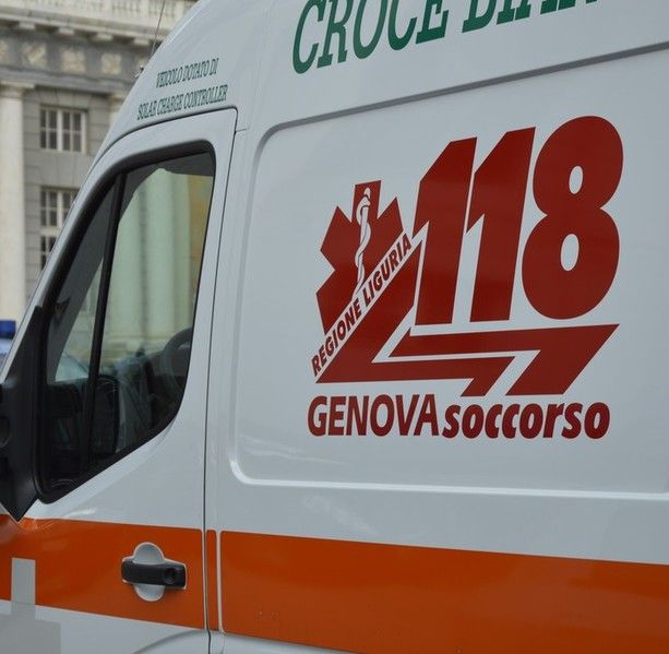 Molassana, 33enne cade dai ponteggi: in codice rosso al San Martino