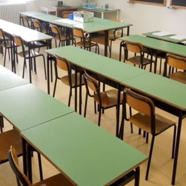 I banchi dismessi dalle scuole del Ponente finiranno in un villaggio del Sudan