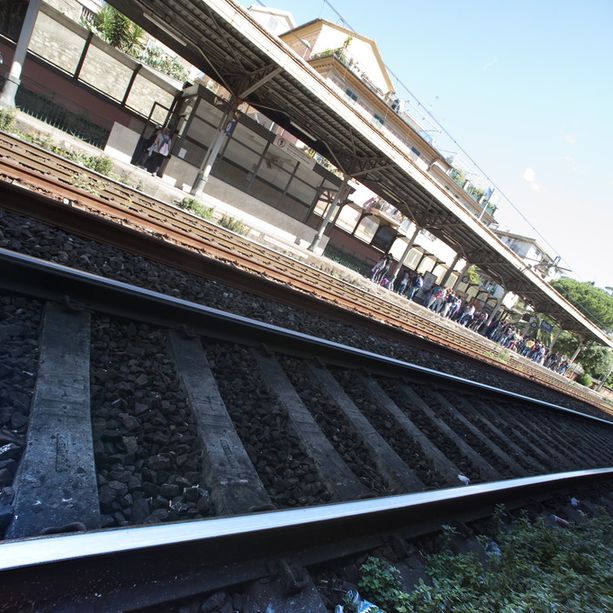 Tragedia alla stazione di Sturla, studente muore travolto da un treno
