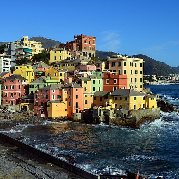 Sì del consiglio comunale all'obbligo di mascherina all'aperto in corso Italia e Boccadasse