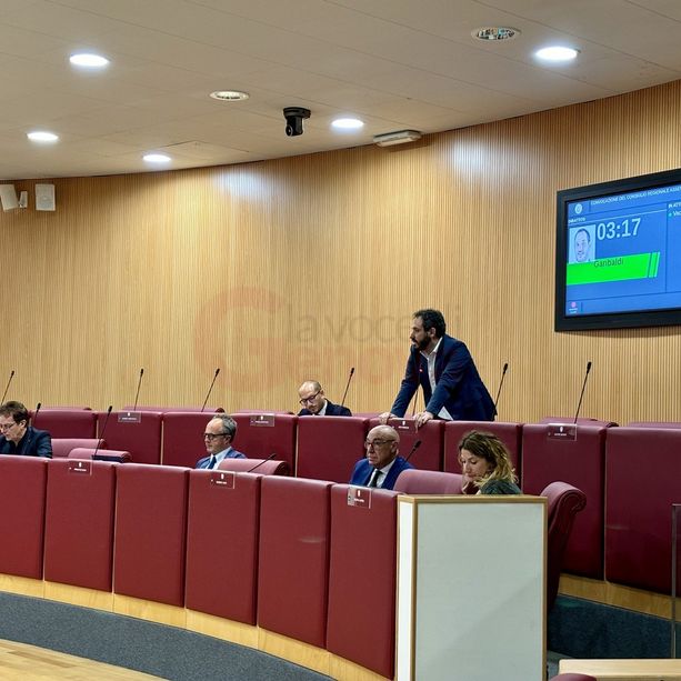Piana incontrerà Toti per discutere del bilancio, le opposizioni chiedono la sospensione del consiglio: “Inaccettabile”