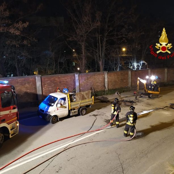 Fuga di gas in corso Perrone: sospesi i lavori al Ponte per Genova