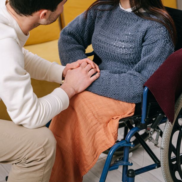 La lettera della mamma di Mirco, ragazzo disabile di 23 anni: “Manca la continuità delle cure”