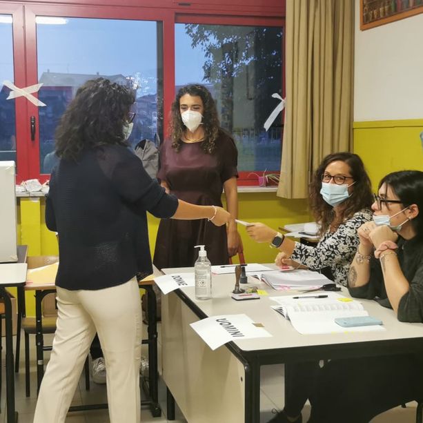 Elezioni 2022, ecco i primi dati sull'affluenza. In provincia di Genova alle 12 ha votato il 21,96% degli aventi diritto