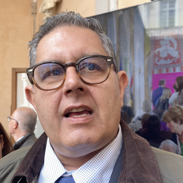 Giovanni Toti lascia la caserma della Guardia di Finanza dopo otto ore di interrogatorio