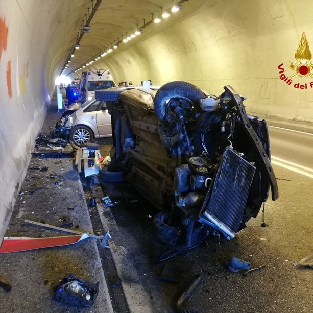 Torriglia, schianto frontale in galleria: morto un 80enne (FOTO)