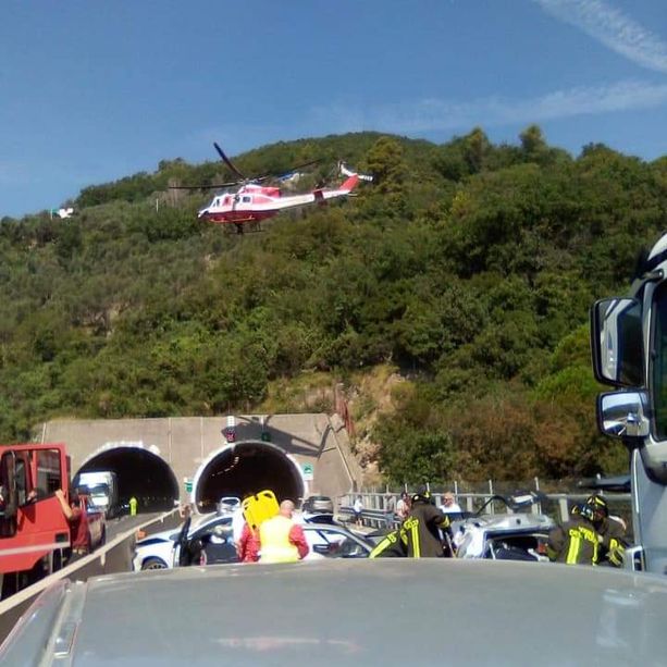Maxi tamponamento tra Chiavari e Rapallo: interviene l'elisoccorso (FOTO)