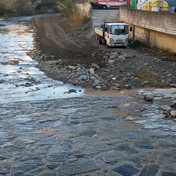 Lavori alla foce del Rio San Pietro di Pra’, ma il motivo è ignoto