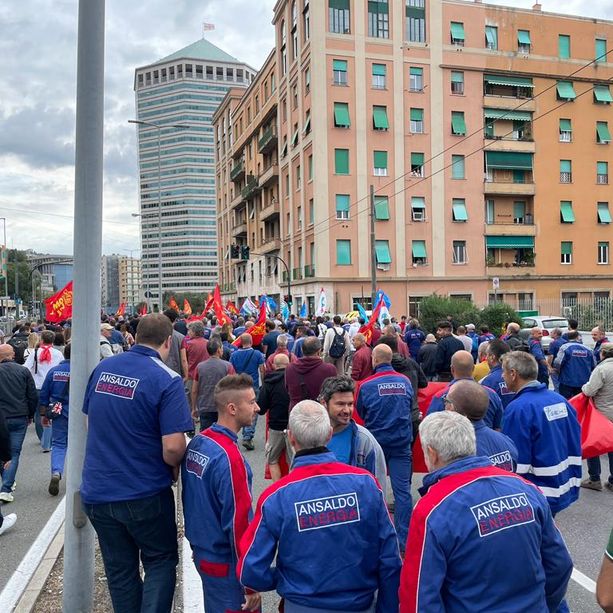 Ansaldo Energia, 800 in corteo, l'ultimatum al governo: &quot;Risposte immediate o escalation di proteste&quot;