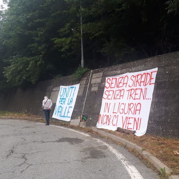 Masone: la protesta di cittadini e sindaci per i disagi autostradali